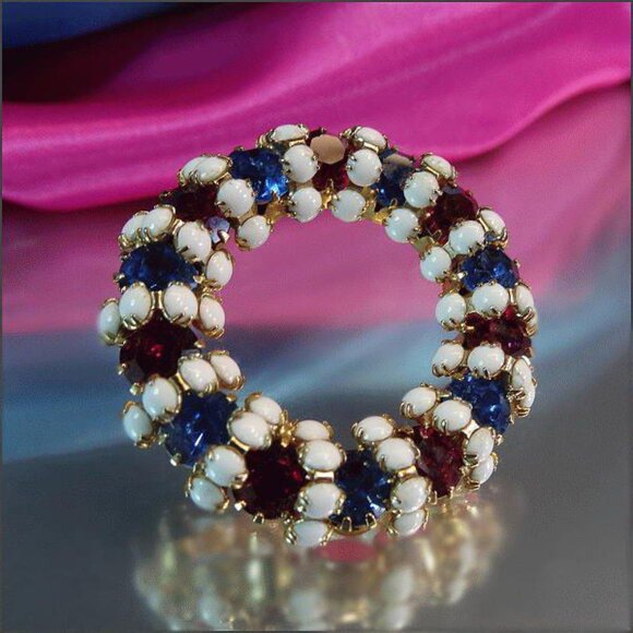 1950s Unsigned WEISS Patriotic Vintage Crystal Wreath Brooch 17031 - Picture 3 of 6